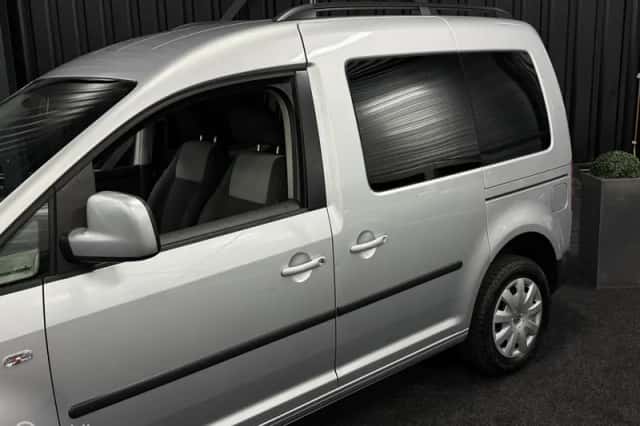 Volkswagen Caddy (2011) thumbnail 3