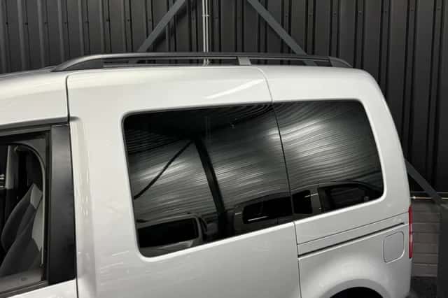 Volkswagen Caddy (2011) thumbnail 5