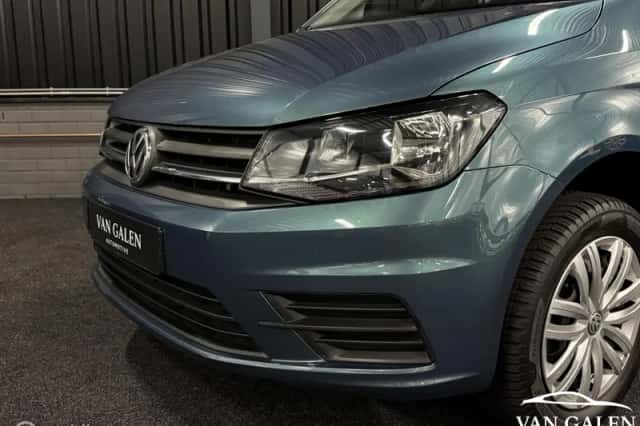 Volkswagen Caddy (2015) thumbnail 2