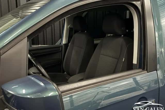 Volkswagen Caddy (2015) thumbnail 3