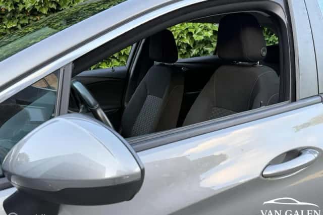 Opel Astra (2017) thumbnail 3