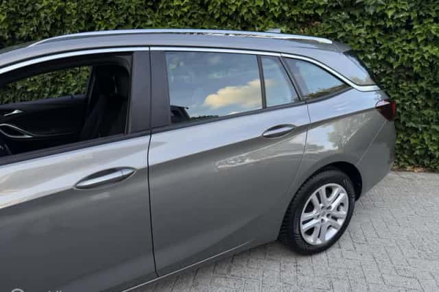 Opel Astra (2017) thumbnail 4