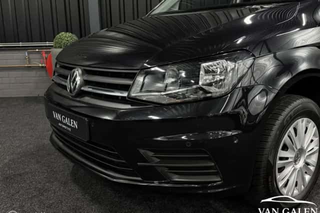 Volkswagen Caddy (2017) thumbnail 2