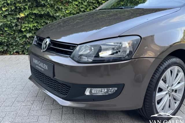 Volkswagen Polo (2011) thumbnail 2