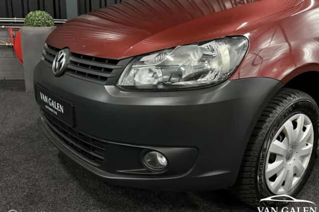 Volkswagen Caddy (2011) thumbnail 2