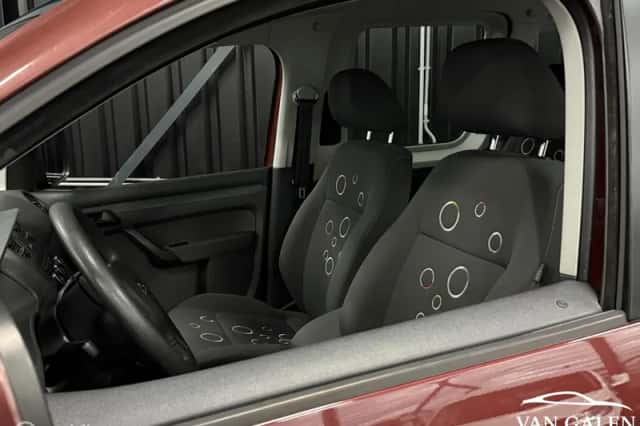 Volkswagen Caddy (2011) thumbnail 3