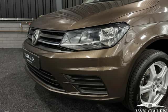Volkswagen Caddy (2016) thumbnail 2