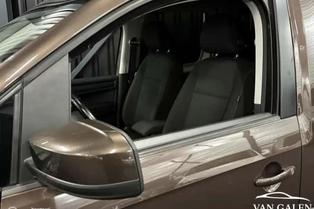 Volkswagen Caddy (2016) thumbnail 3