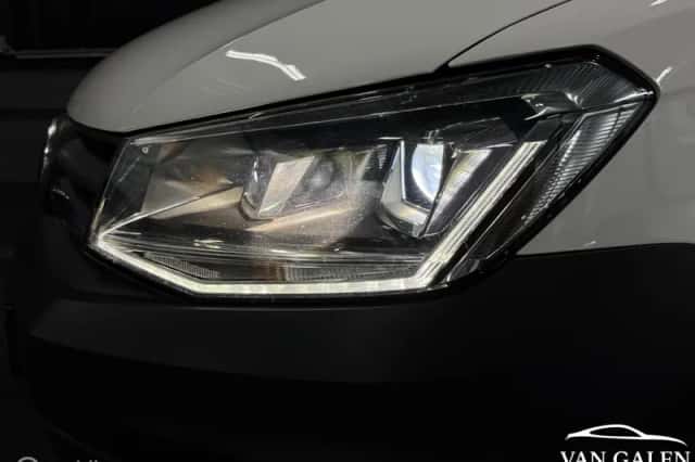 Volkswagen Caddy (2015) thumbnail 2