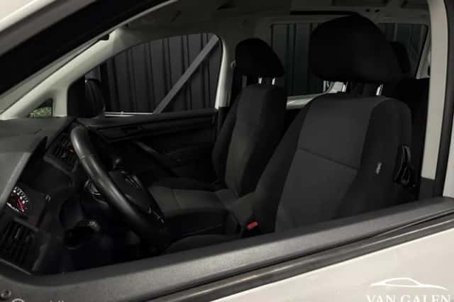 Volkswagen Caddy (2015) thumbnail 3