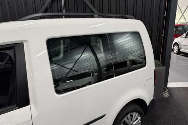 Volkswagen Caddy (2015) thumbnail 4
