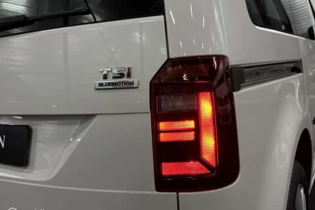 Volkswagen Caddy (2015) thumbnail 6