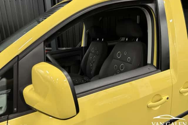 Volkswagen Caddy (2012) thumbnail 3