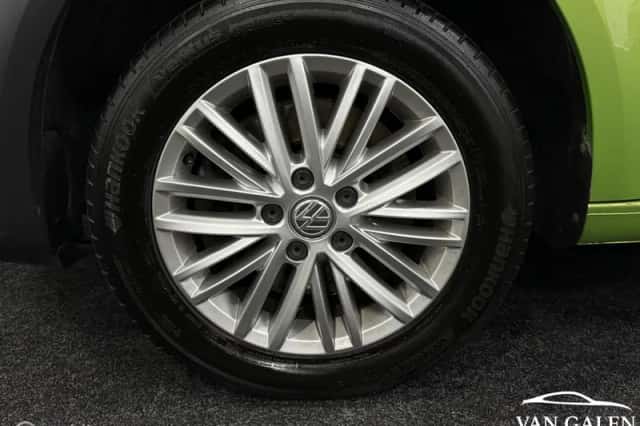 Volkswagen Caddy (2015) thumbnail 3