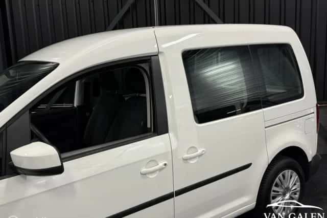 Volkswagen Caddy (2015) thumbnail 3