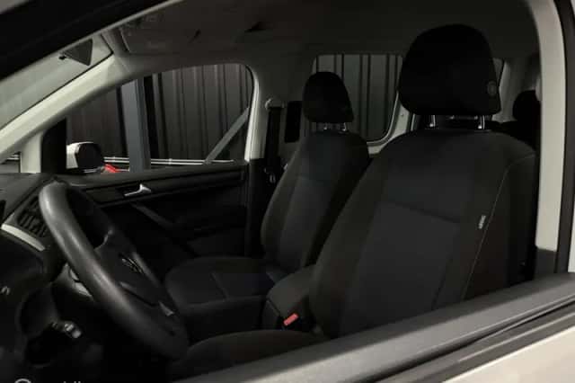 Volkswagen Caddy (2015) thumbnail 4