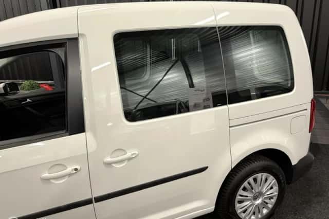 Volkswagen Caddy (2015) thumbnail 5