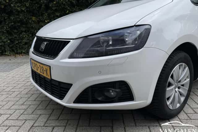 SEAT Alhambra (2011) thumbnail 2