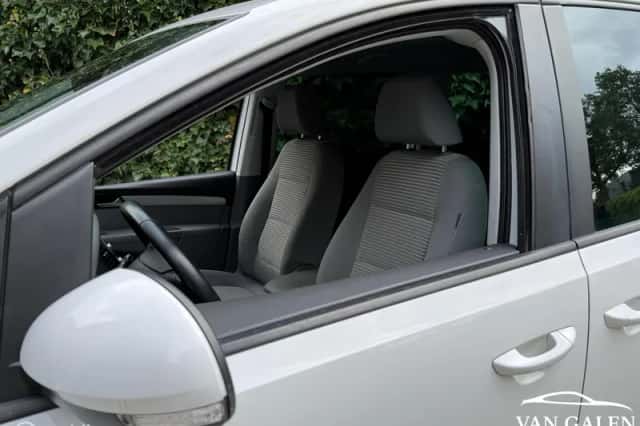 SEAT Alhambra (2011) thumbnail 3