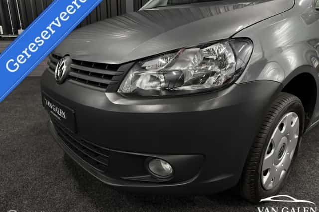 Volkswagen Caddy (2011) thumbnail 2