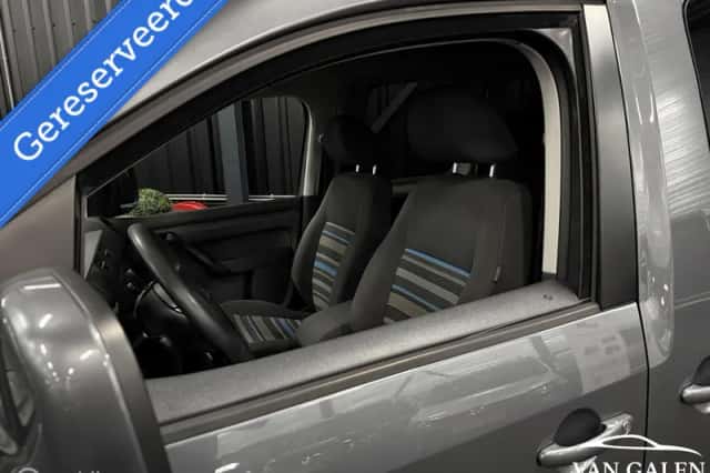 Volkswagen Caddy (2011) thumbnail 3