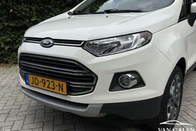 Ford EcoSport (2016) thumbnail 2