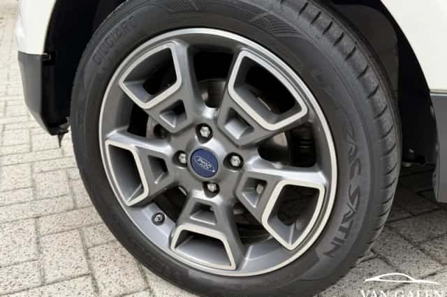 Ford EcoSport (2016) thumbnail 3