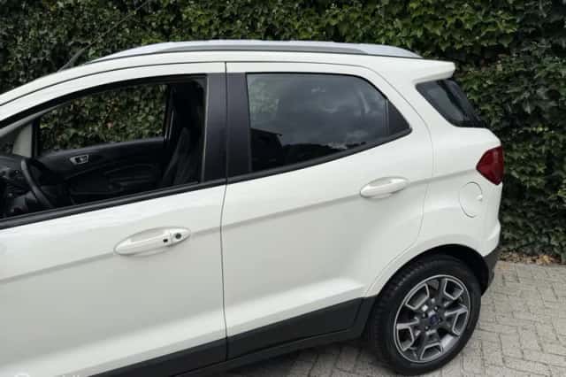 Ford EcoSport (2016) thumbnail 5