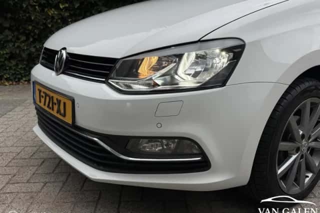 Volkswagen Polo (2014) thumbnail 2
