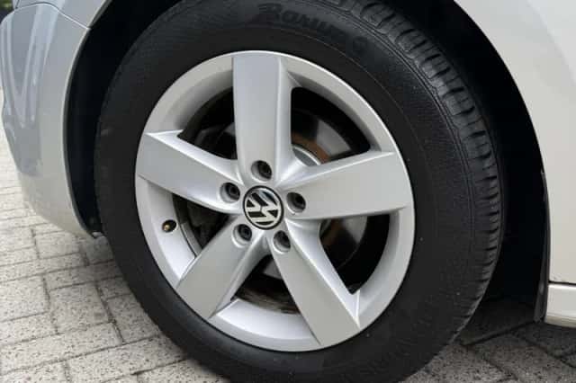 Volkswagen Jetta (2011) thumbnail 4