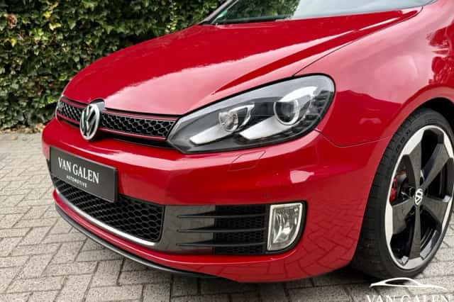 Volkswagen Golf (2011) thumbnail 2
