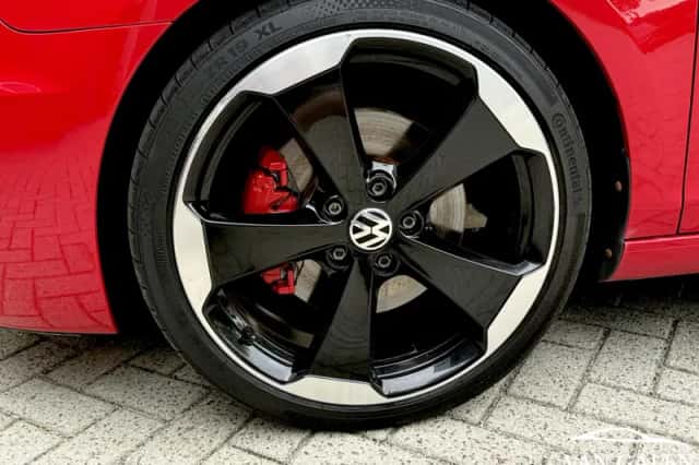 Volkswagen Golf (2011) thumbnail 3