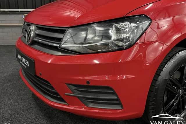 Volkswagen Caddy (2015) thumbnail 2
