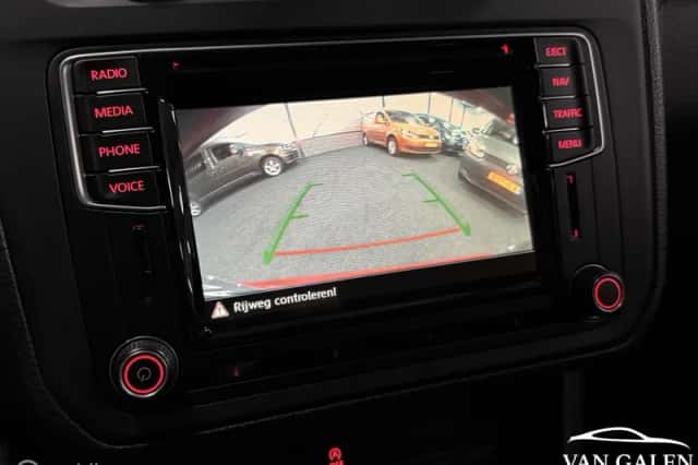 Volkswagen Caddy (2015) thumbnail 3
