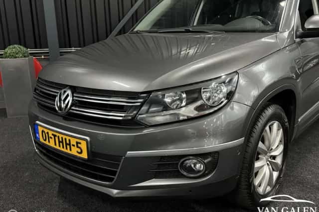 Volkswagen Tiguan (2012) thumbnail 2