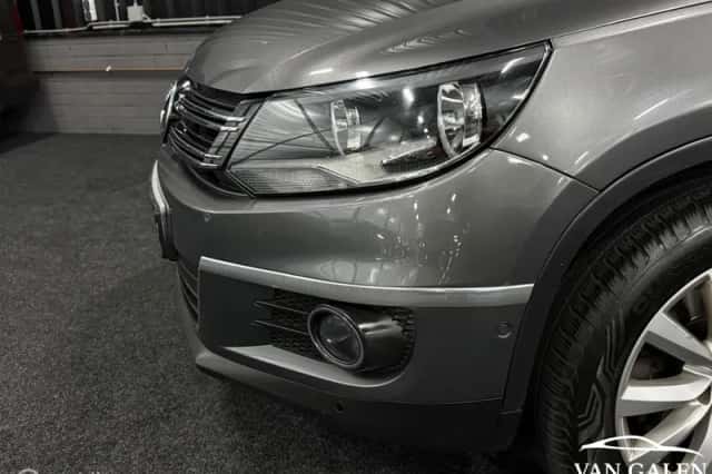 Volkswagen Tiguan (2012) thumbnail 3