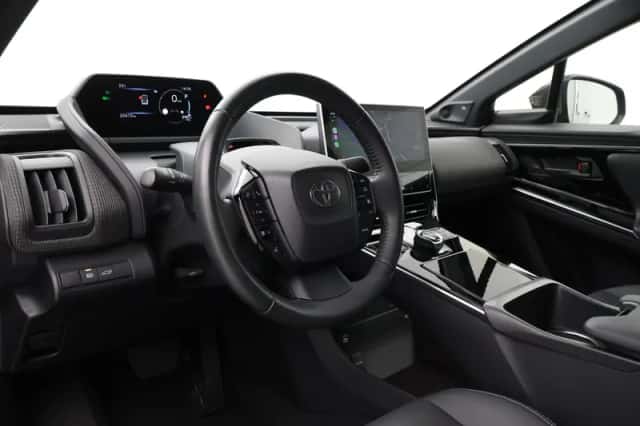 Toyota bZ4X (2024) thumbnail 2