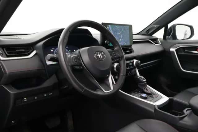 Toyota RAV4 (2024) thumbnail 2