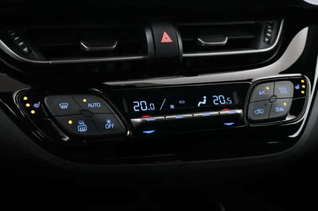 Toyota C-HR (2021) thumbnail 6