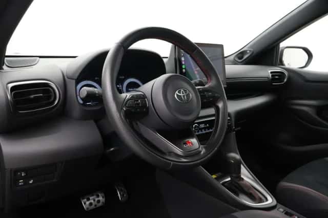 Toyota Yaris (2025) thumbnail 2