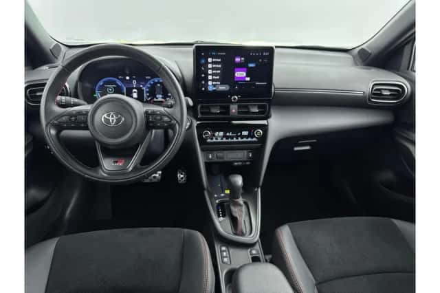 Toyota Yaris Cross (2024) thumbnail 2