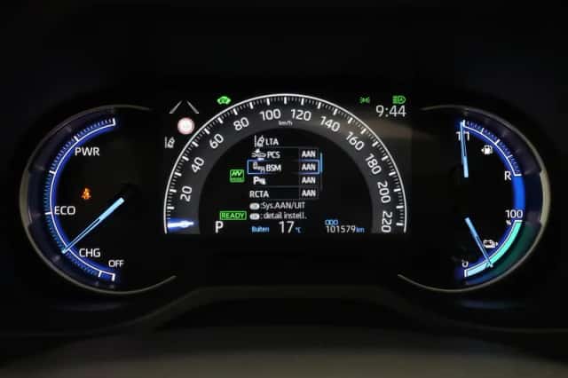 Toyota RAV4 (2021) thumbnail 3