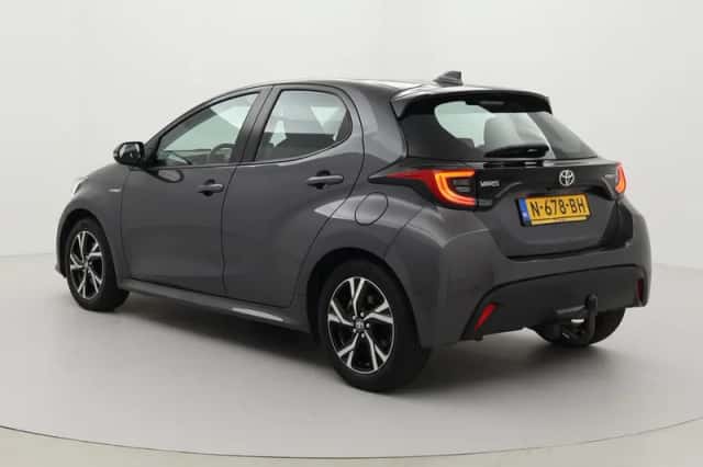 Toyota Yaris (2021) thumbnail 4