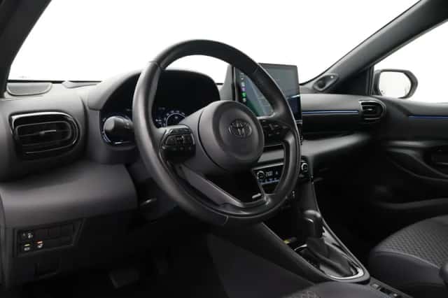 Toyota Yaris (2024) thumbnail 2