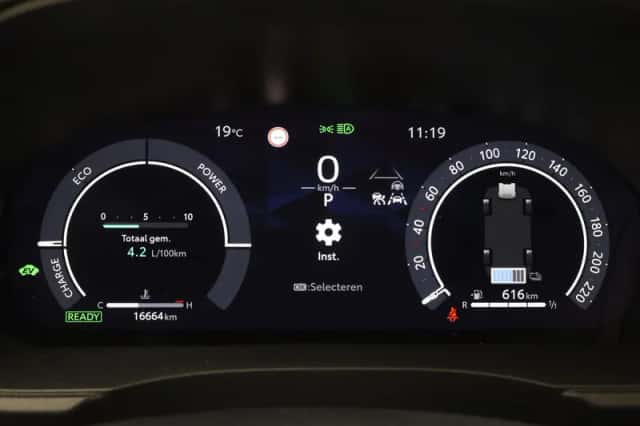 Toyota Yaris (2024) thumbnail 3