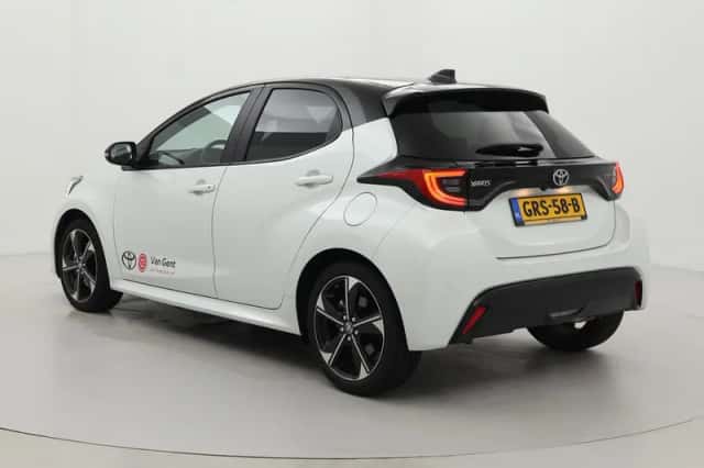 Toyota Yaris (2024) thumbnail 4