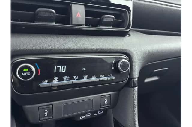 Toyota Yaris (2025) thumbnail 6