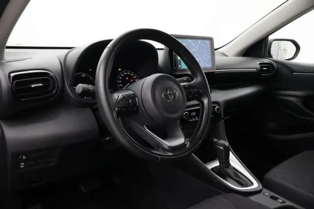 Toyota Yaris (2025) thumbnail 2