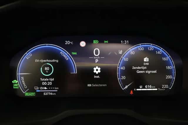 Toyota RAV4 (2024) thumbnail 3