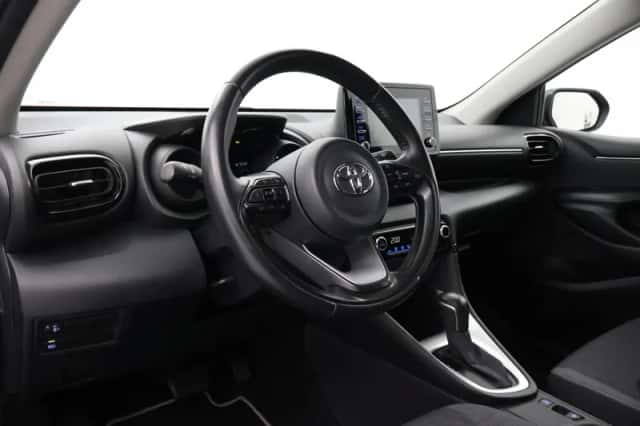 Toyota Yaris (2020) thumbnail 2
